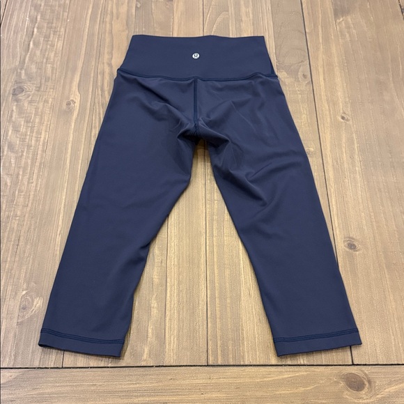 Lululemon Wunder Under Crop - Picture 7 of 9